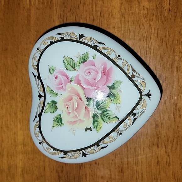 Vintage Heritage House Bouquet of Love - Picture 1 of 4